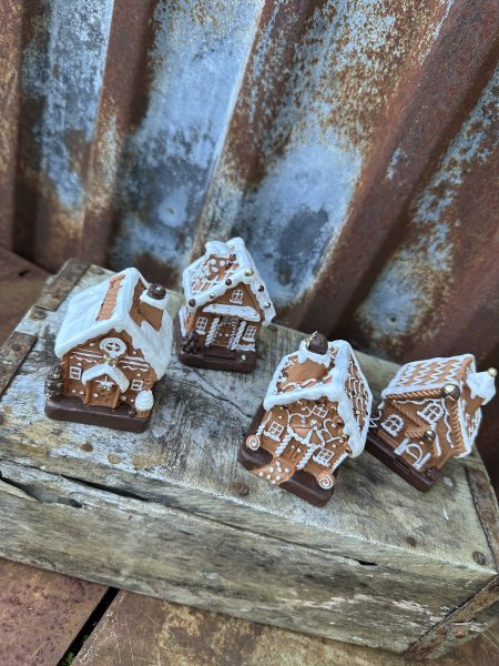 Gulligt pepparkakshus i mindre modell