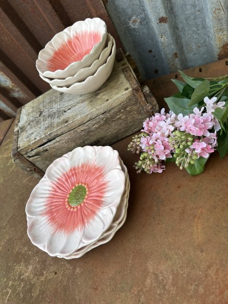 Blomformat rosa porslin med sommar känsla