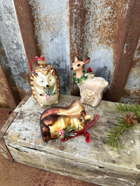 Julgranskulor i glas formade som djur