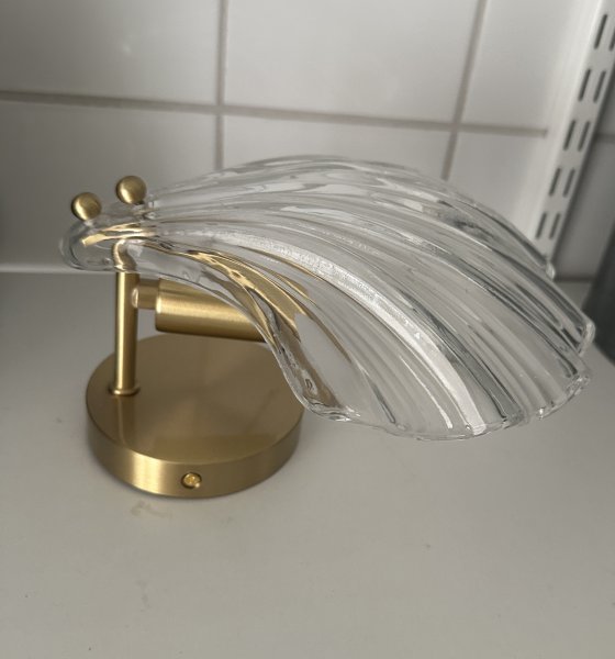 Vägglampa snäckskal i glas och guld