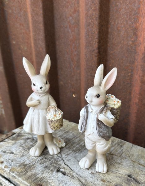 Kanin pojke och flicka med blommor 