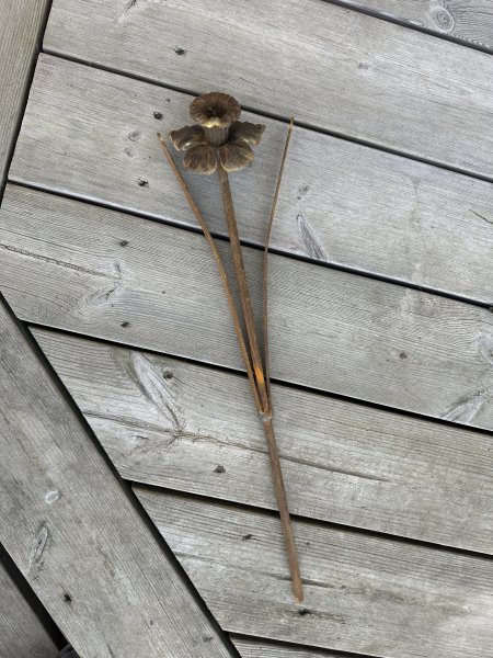 Handgjord Påsklilja i järn 