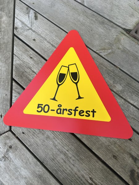 Skylt varning för 40 / 50 års fest