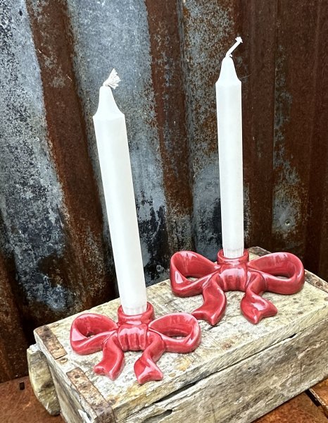 Rosett ljusstake i röd nyans 
