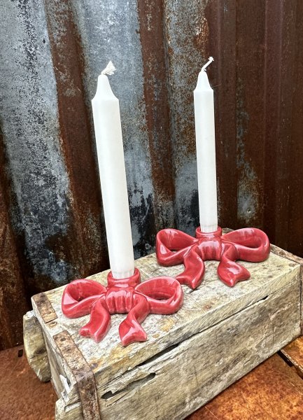 Rosett ljusstake i röd nyans 