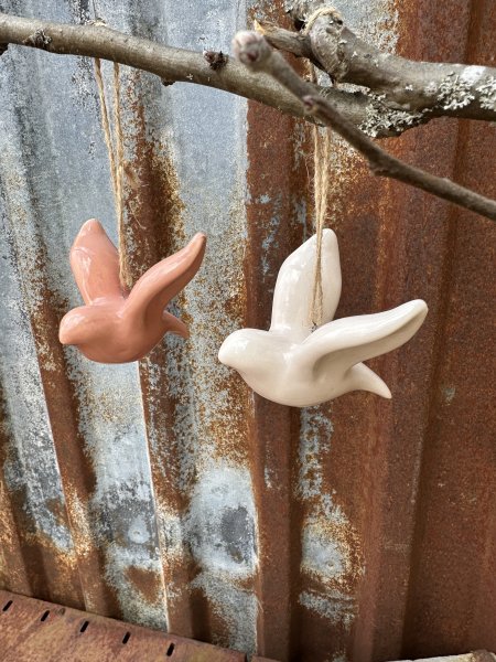 Fågel i porslin att hänga och dekorera med
