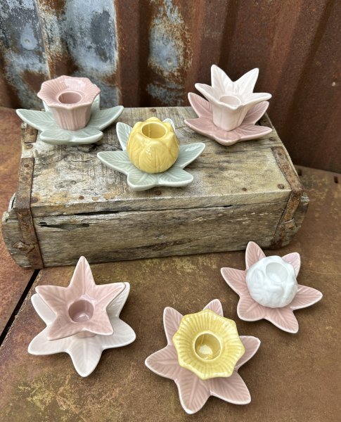 Vår blomma ljusstake i pastell 