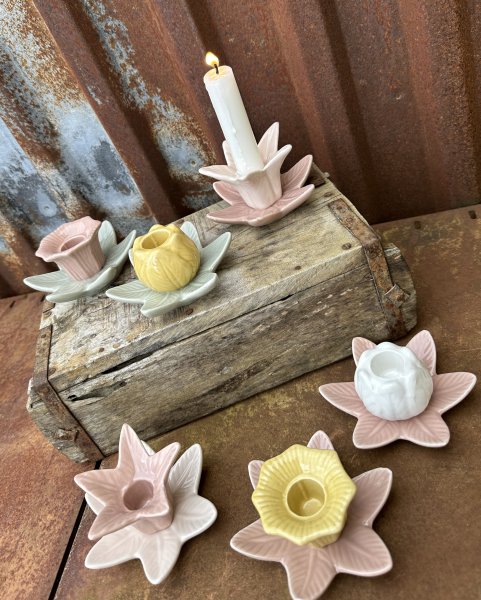 Vår blomma ljusstake i pastell 