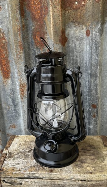 Stormlykta / stallykta med flammande LED belysning