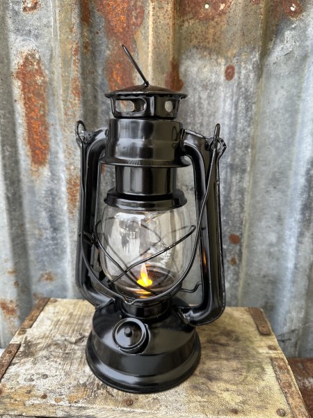 Stormlykta / stallykta med flammande LED belysning