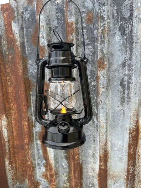 Stormlykta / stallykta med flammande LED belysning