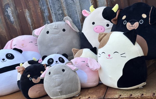 Mjukisar super mjuka gulliga djur Soft Squish. Finns i flera olika modeller -Stor Elefant -Stor Kanin -Stor Hund -Stor Katt -Sto
