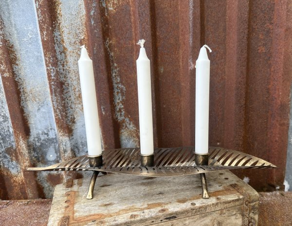 Elegant ljusstake löv i antik guld