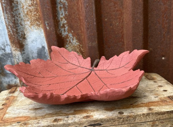 Fat / skål formad som ett stort lönn löv