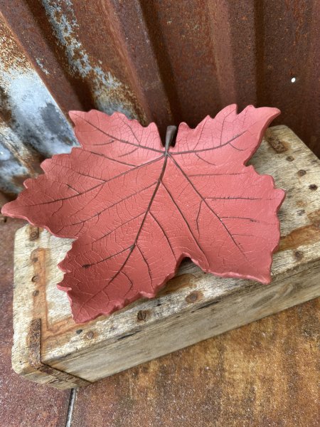 Fat / skål formad som ett stort lönn löv