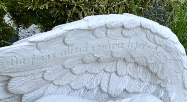Hund med vingar Grav och Minnesprydnad Du finns alltid i våra hjärtan