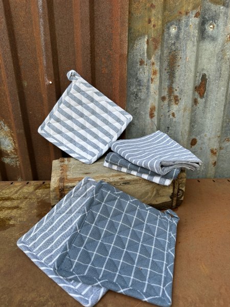 Kökshandduk och grytlapp i blått och vitt 