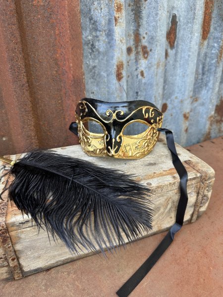 Mask teatermask med noter i svart och guld 