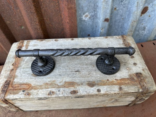 Stort handtag i järn