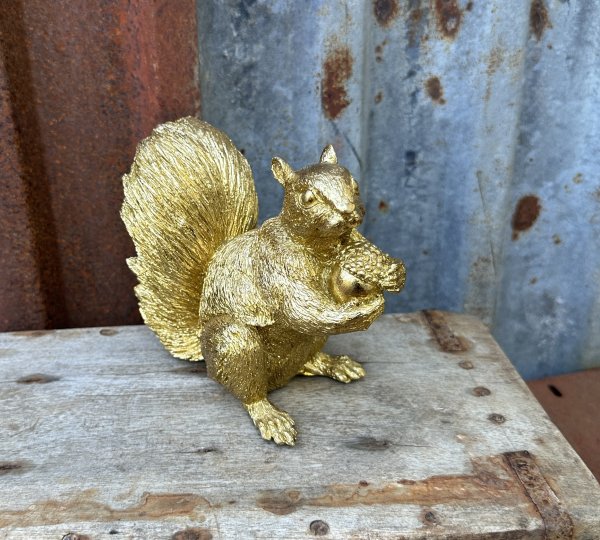 Ekorre i guld att dekorera med