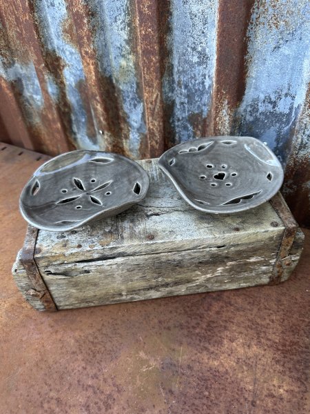 Spansk handgjord skål / fat med vackert mönster