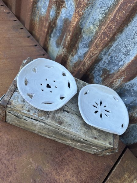 Spansk handgjord skål / fat med vackert mönster