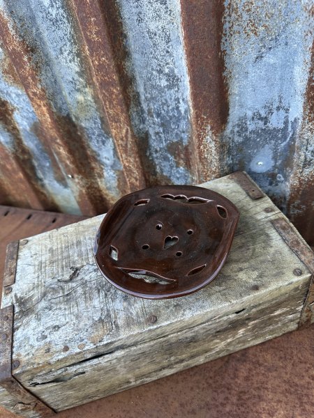 Spansk handgjord skål / fat med vackert mönster