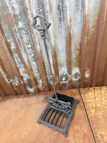 Hög skoborste med skoskrapa och högt handtag