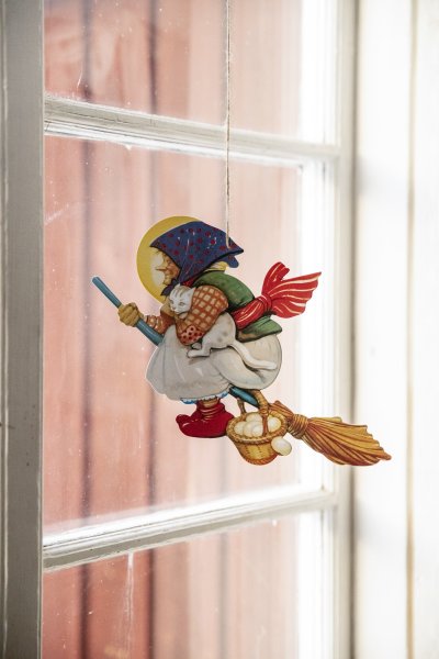 Påskkärring att hänga och dekorera med