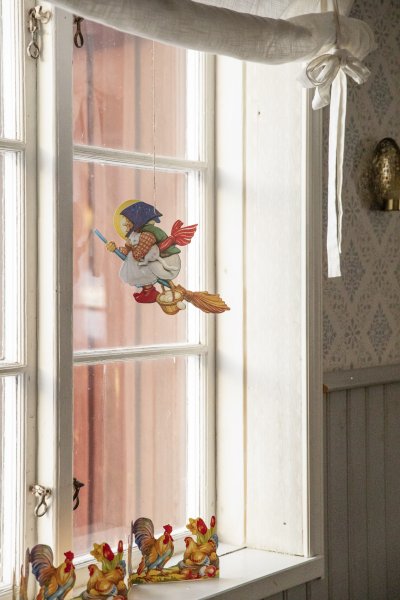 Påskkärring att hänga och dekorera med