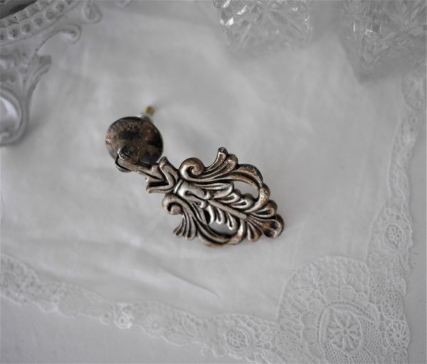 Handtag / knopp låd kläpp/hänge i antik silver