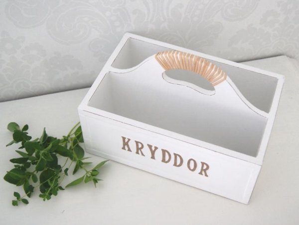 Vit trälåda KRYDDOR med handtag