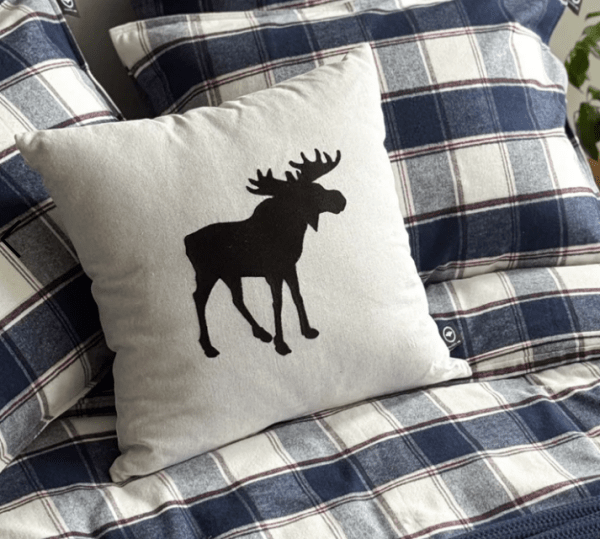 Kuddfodral Helge med älg motiv