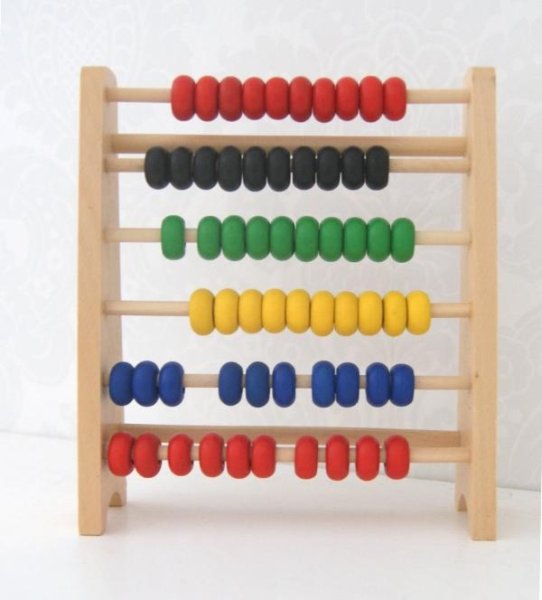 Gammeldags Kulram i trä. I mindre modell passande till såväl små som stora barn . I lekfull design och i tilltalande färger. Hö