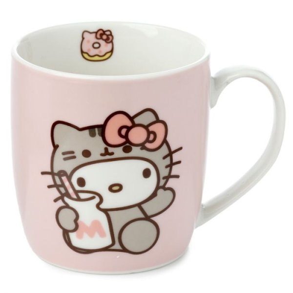 Porslins kopp Hello Kitty med motiv. Finns i två modeller -Rosa -Vit Med öra och motiv på insidan och utsidan. Höjd 9cm Bredd 1