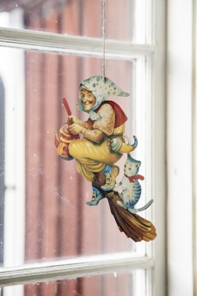 Påskkärring att hänga och dekorera med