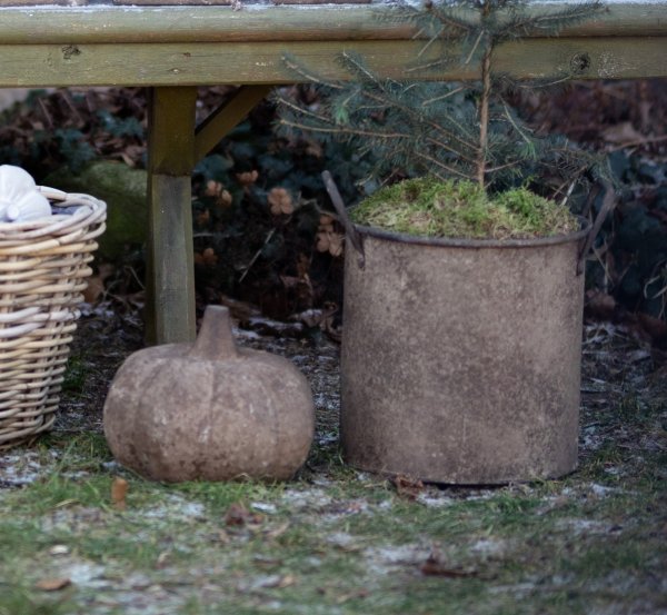 Rostig brun tunna / hink med handtag för plantering, förvaring och dekoration inomhus som utomhus. Finns i två storlekar -Högre