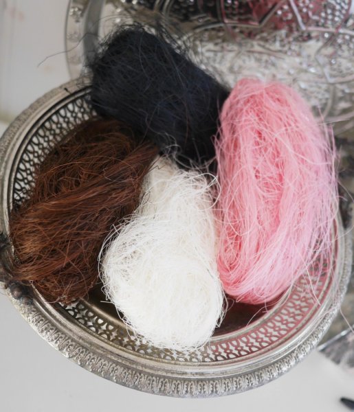 Sisal att dekorera med pynta och pyssla med. I arrangemang av blommor, ljus eller liknande. Finns i flera olika nyanser. -Lila 2