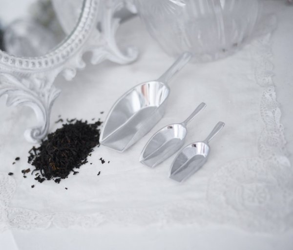 Metall skopa i gammeldags stil