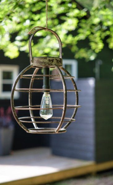 Ruffig hängandes lampa med solcell