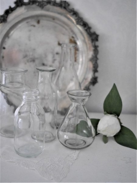 Glas vaser i mindre modell för blommor eller annan dekoration samt förvaring. Finns i fem olika modeller -Hög flask modell 4311-