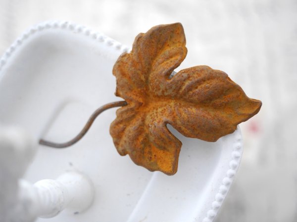 Vackert handgjort järn löv rostigt Vinblad. Detaljrikt och välarbetat hantverk svensktillverkat. Tyngre modell att dekorera med