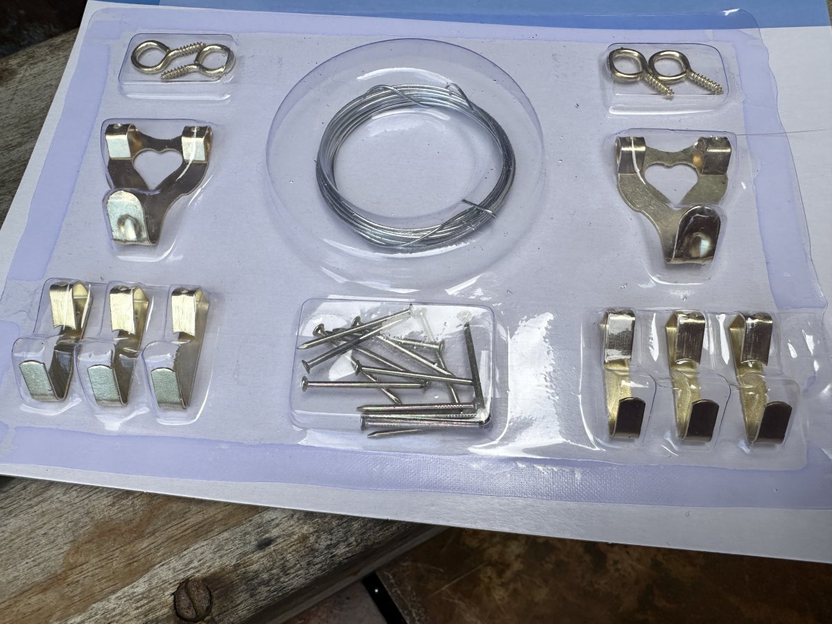 Krokar till tavlor och annan upphängning